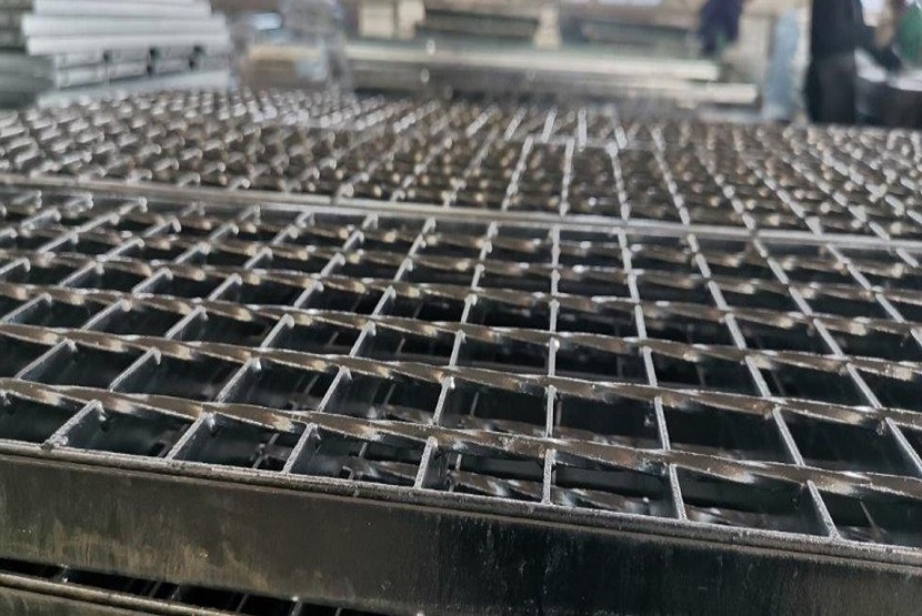 Optimize the efficiency of gratings during buildup